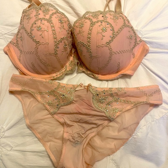 Victoria Secret Bra Set - Picture 1 of 6